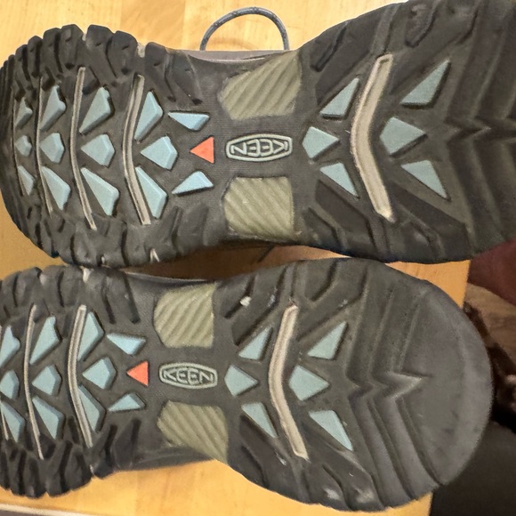 KEEN Women’s Hiking Boots 10.5 - Picture 6 of 14